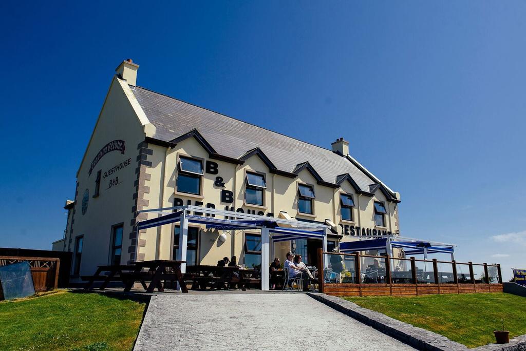 Pier House B&B and restaurant overlooking Kilronan